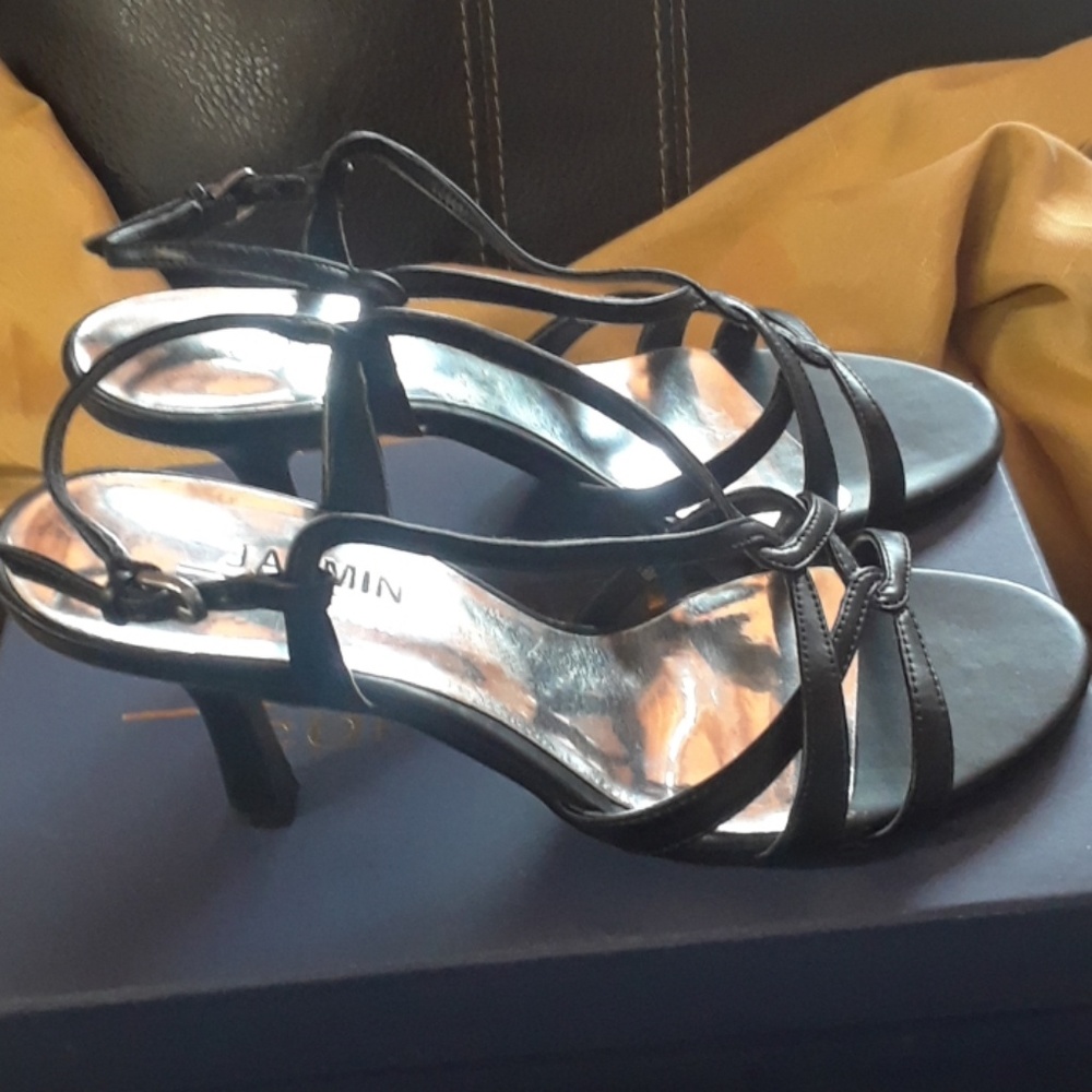Shoes - Picture 2 of 3